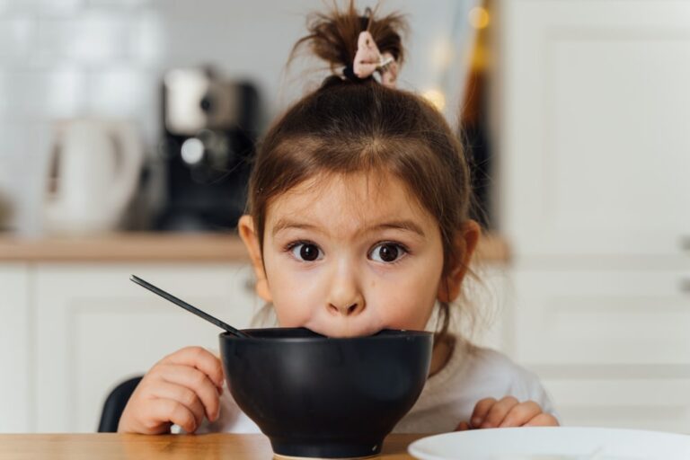 Importance of good manners while eating - Oxford's Rocksfordz