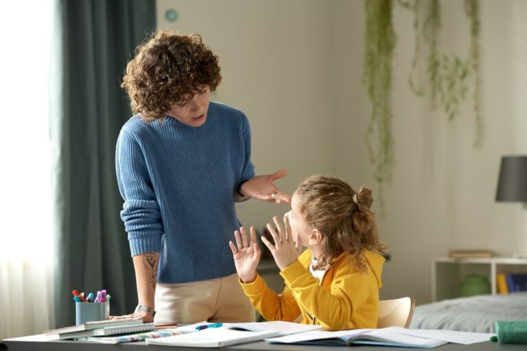 A mom teaches the importance of good manners to her daughter - Oxford's Rocksfordz