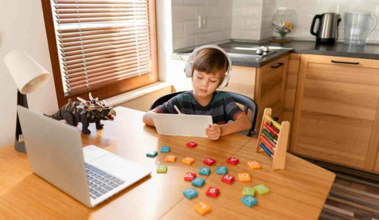 Tips for Creative an Effective Hybrid Model - Oxford's Rocksfordz